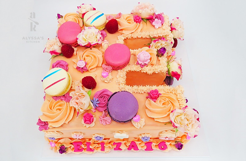 Eliza 16 flowers and Macarons
